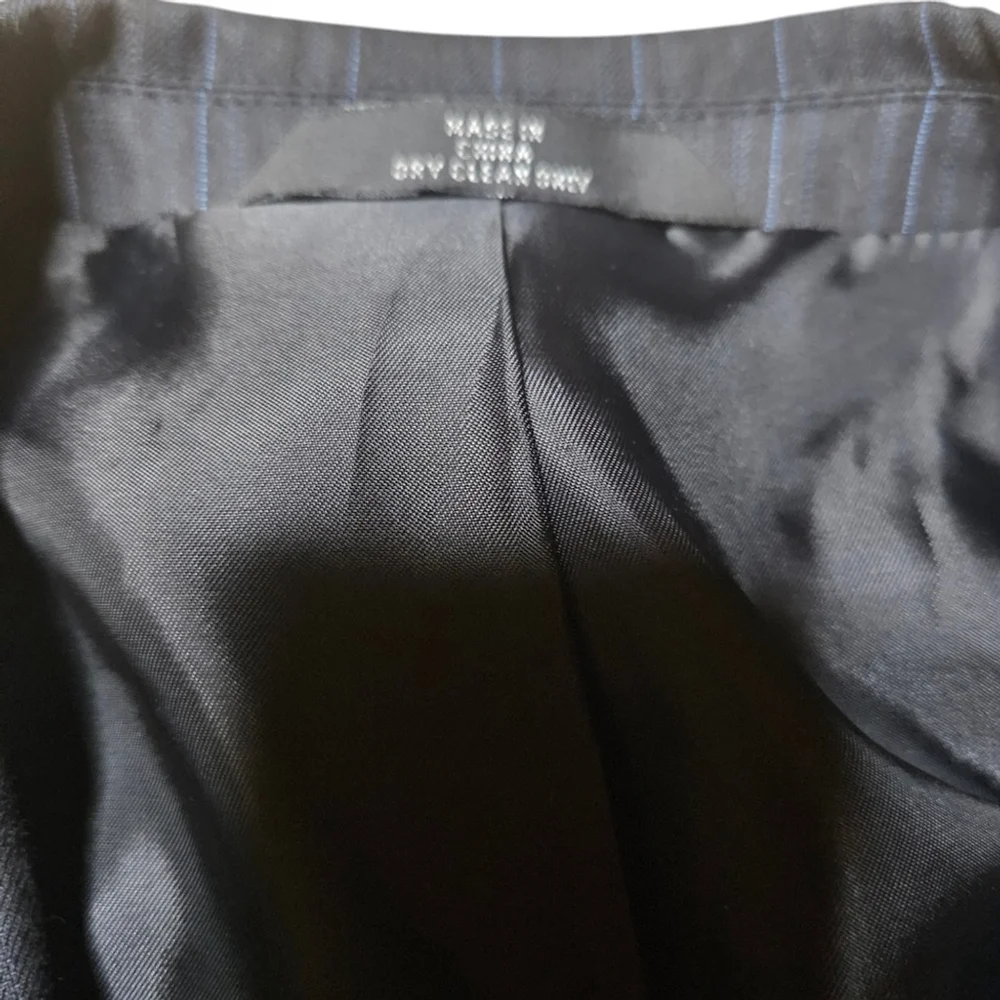 Haggar 40R Black with Light Blue Pin Stripe Sport Suit Jacket